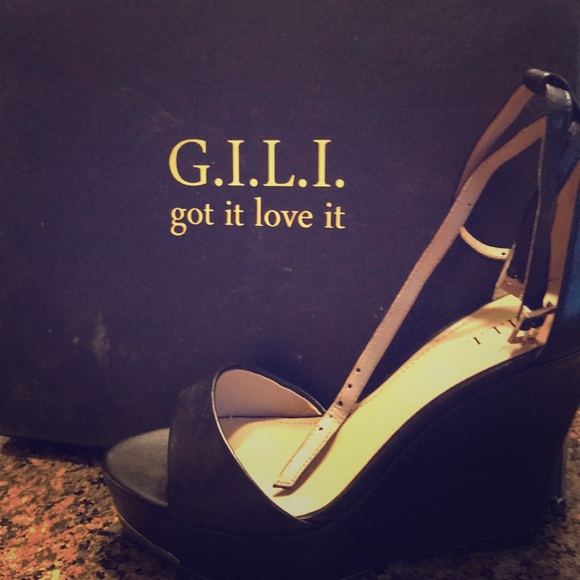 G.I.L.I Ladies Shoe - Picture 1 of 4